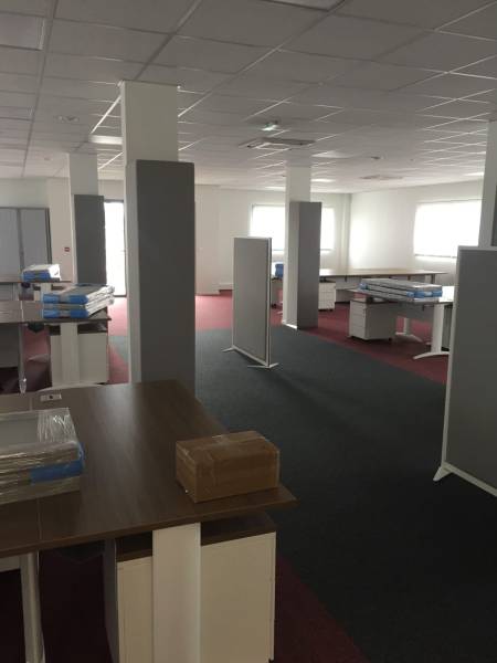 Aménagement de 50 bureaux opérationnels avec pose de cloisons amovibles à Arras