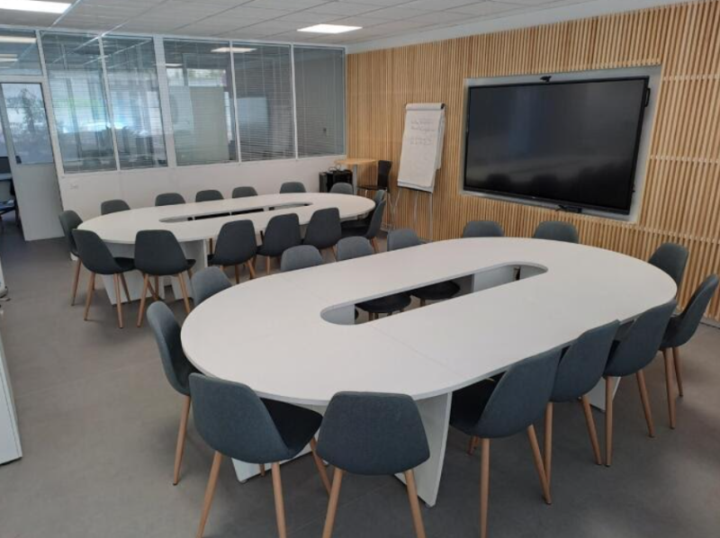 Tables de réunion EOL à Alès